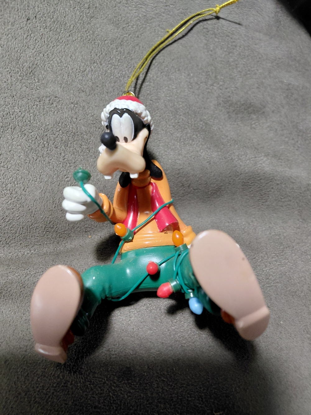 DISNEY'S GOOFY adds humor And Color To Christmas
